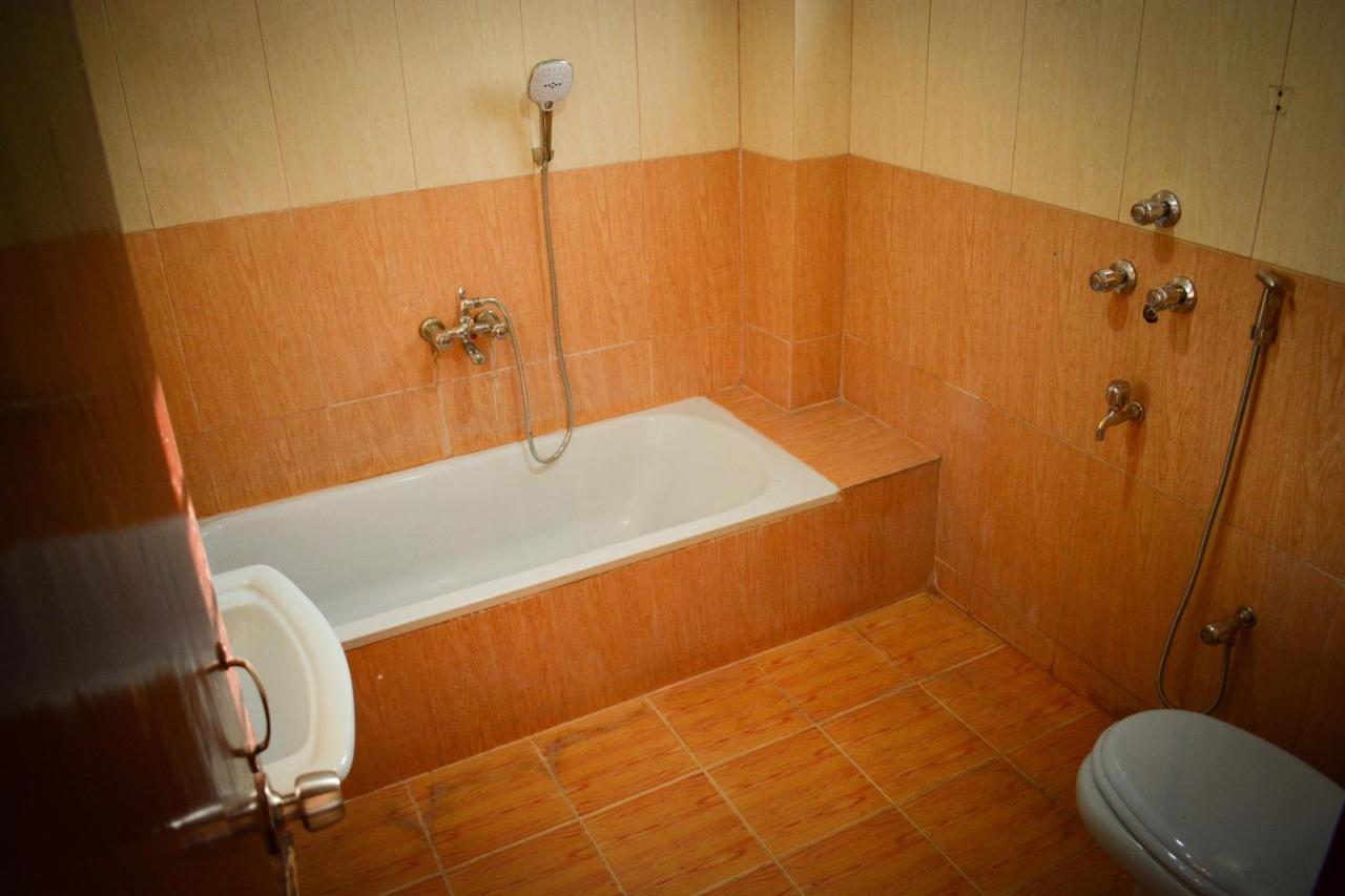 The Alina Hotel & Suites Chittagong Bagian luar foto