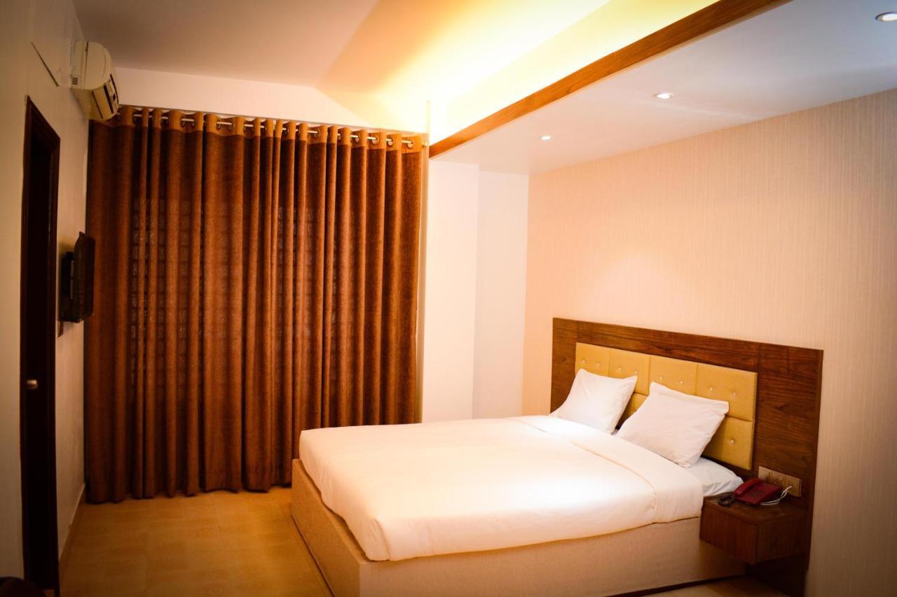 The Alina Hotel & Suites Chittagong Bagian luar foto
